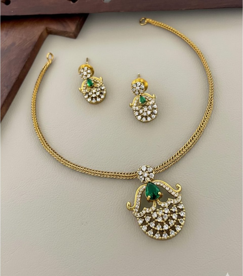 Emerald Leaf Pendant Necklace Set