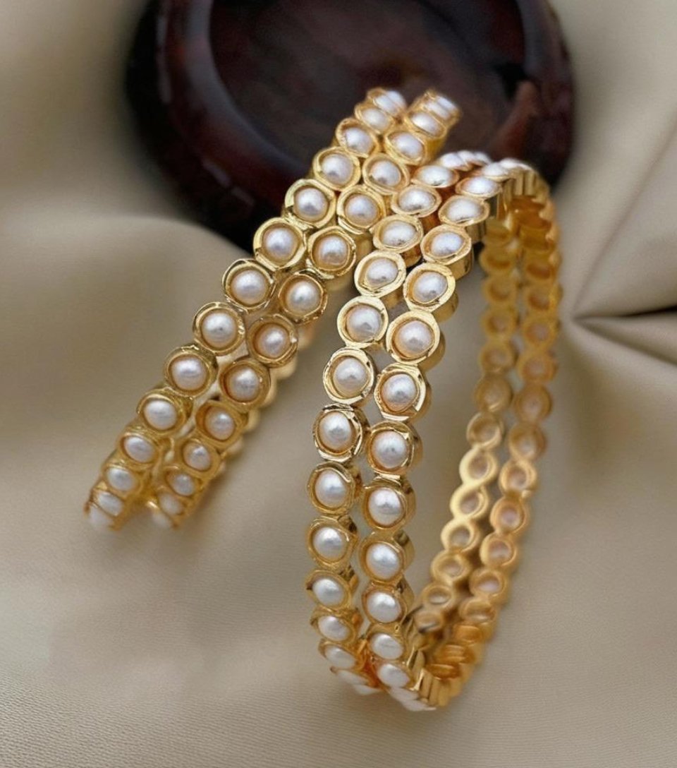 Pearl Glow Bangles Set